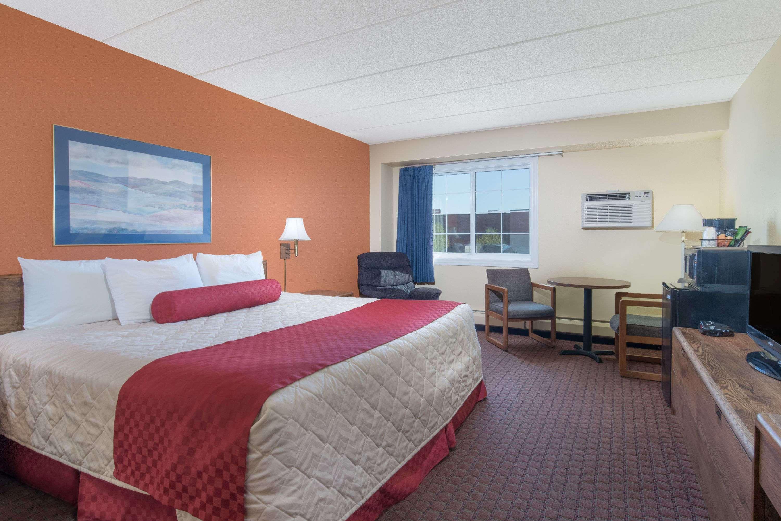 Days Inn By Wyndham Minot Εξωτερικό φωτογραφία