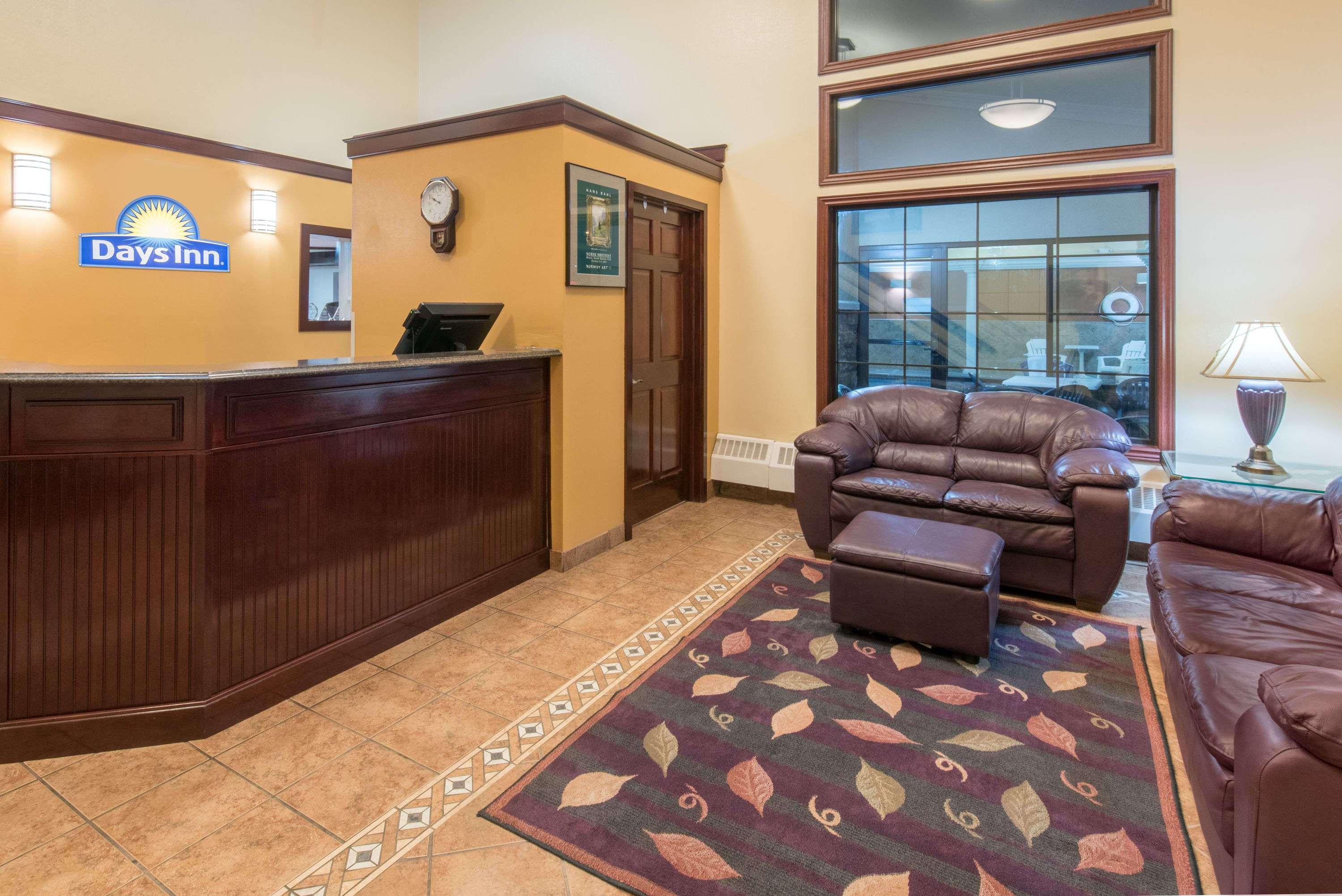 Days Inn By Wyndham Minot Εξωτερικό φωτογραφία