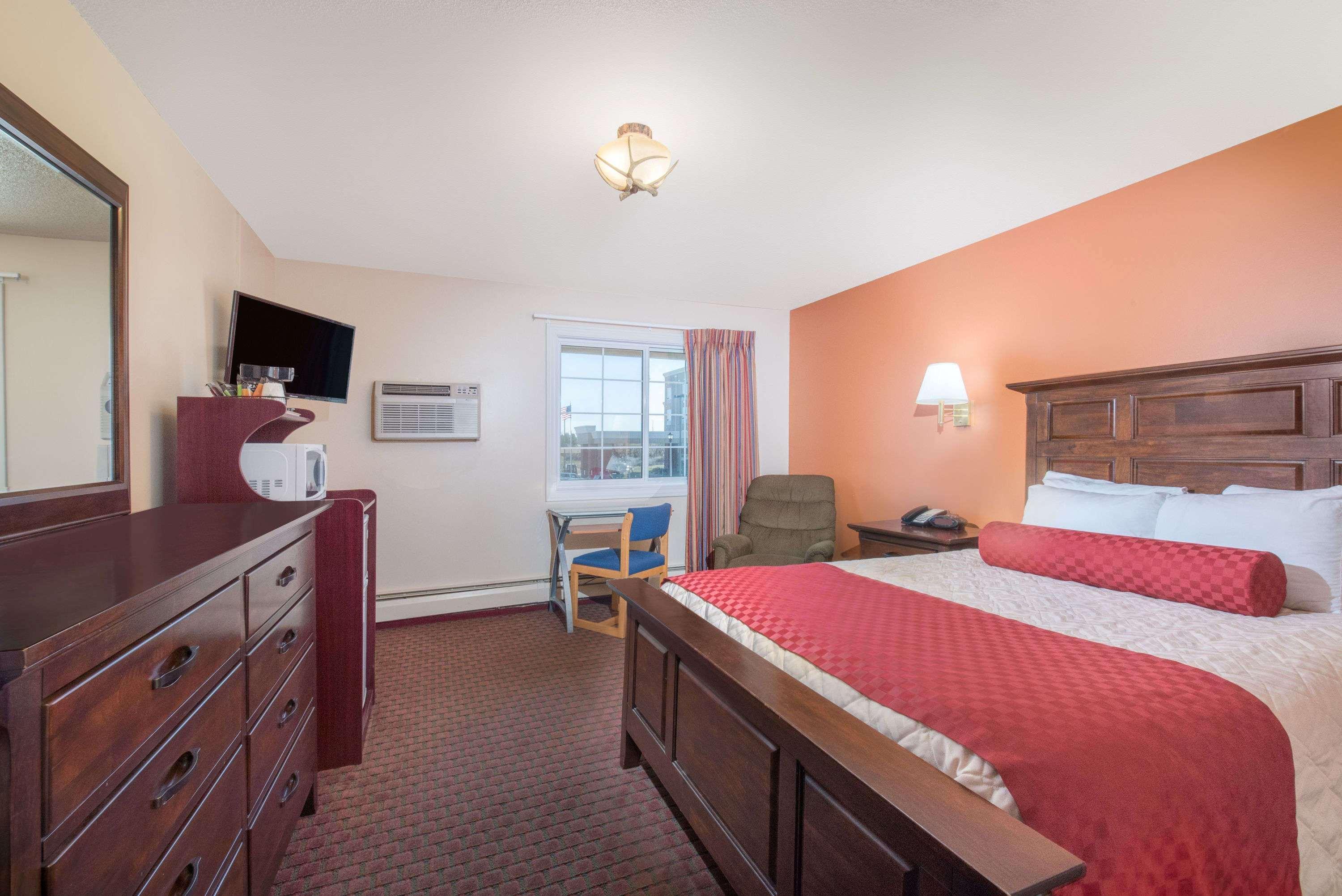 Days Inn By Wyndham Minot Εξωτερικό φωτογραφία