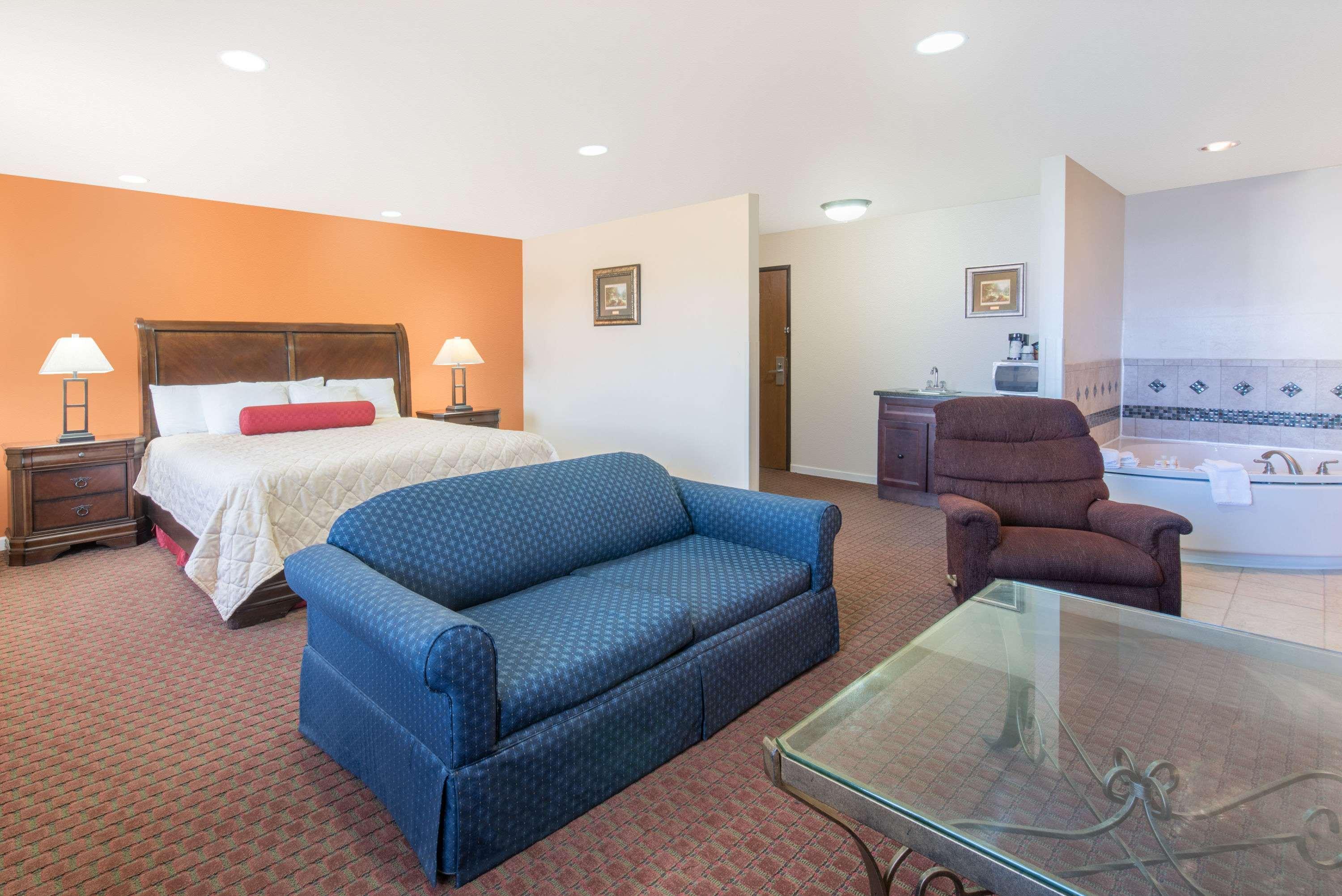Days Inn By Wyndham Minot Εξωτερικό φωτογραφία
