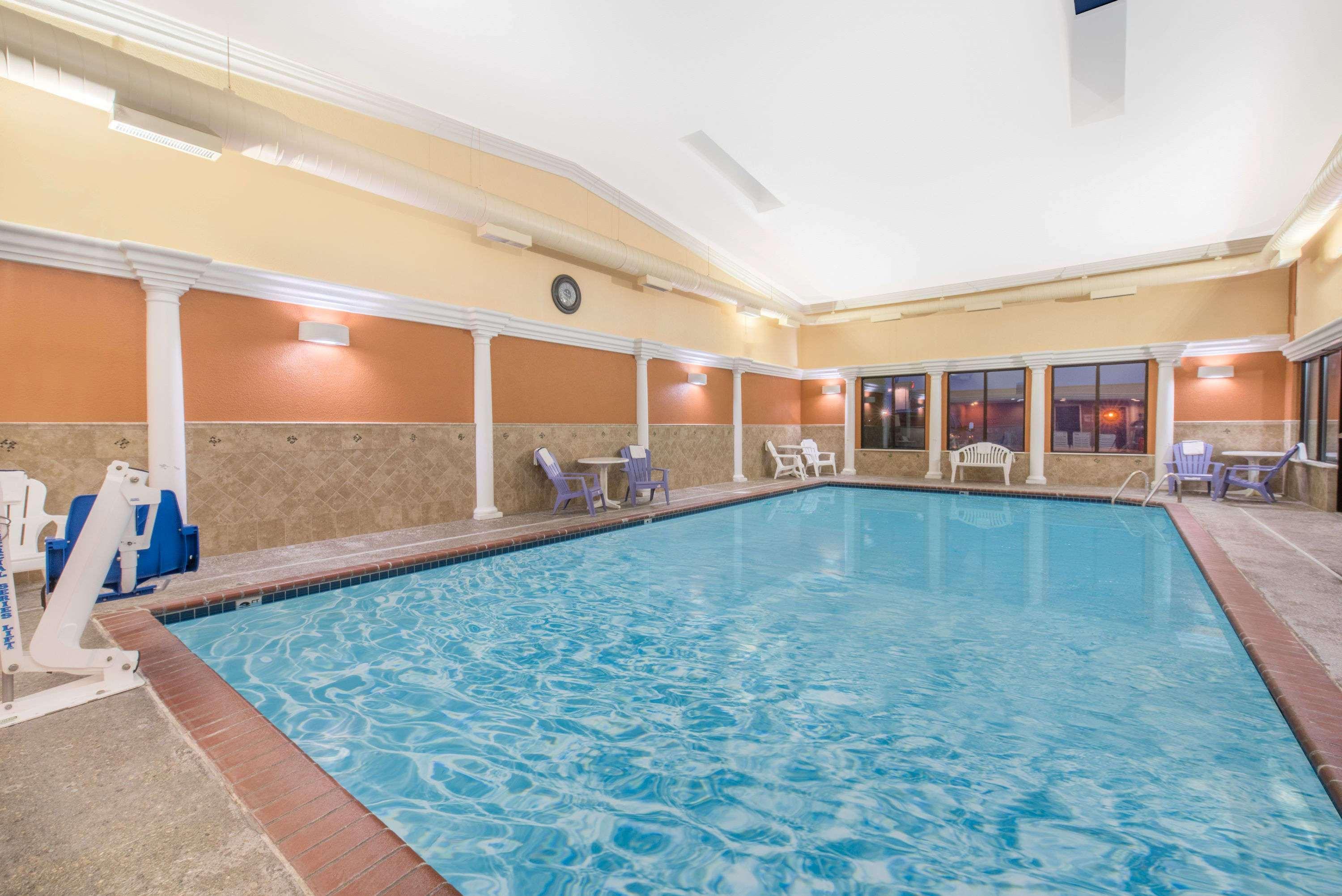 Days Inn By Wyndham Minot Εξωτερικό φωτογραφία
