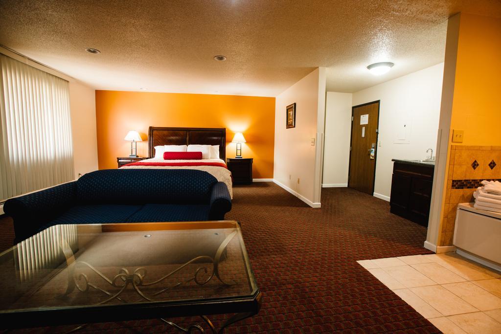 Days Inn By Wyndham Minot Εξωτερικό φωτογραφία